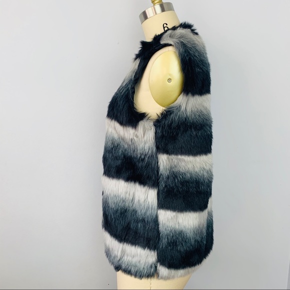 Glamsia Faux Fur Vest - Picture 3 of 8